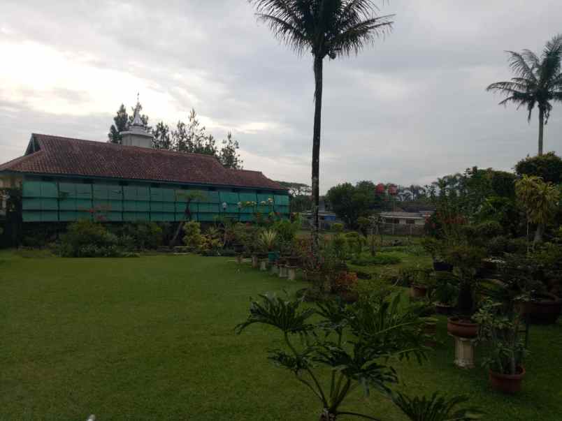villa cisarua kec cisarua kab