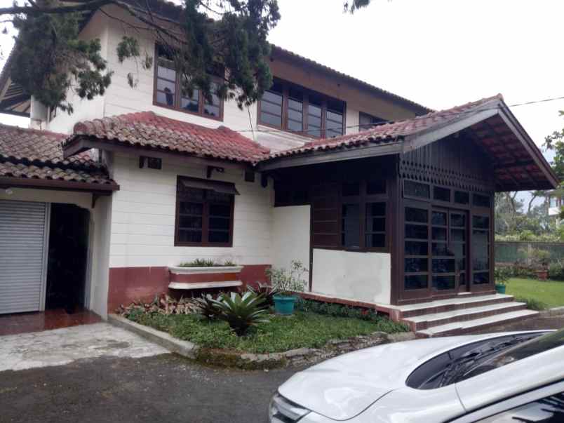 villa cisarua kec cisarua kab