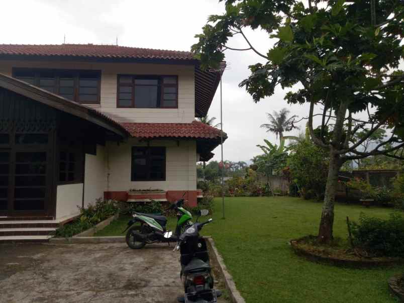 villa cisarua kec cisarua kab