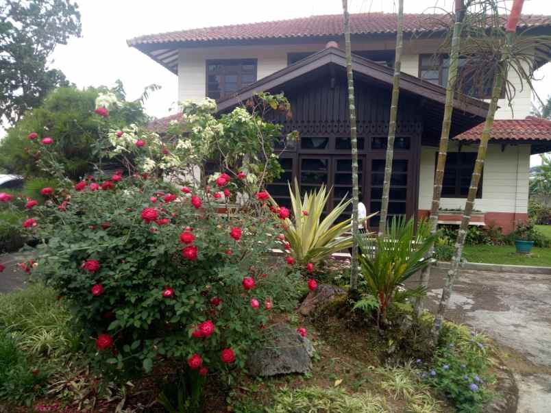 villa cisarua kec cisarua kab