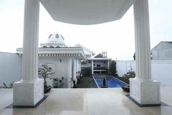 villa lembang bandung mewah