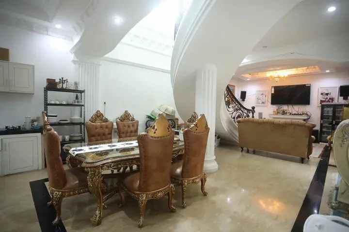 villa lembang bandung mewah