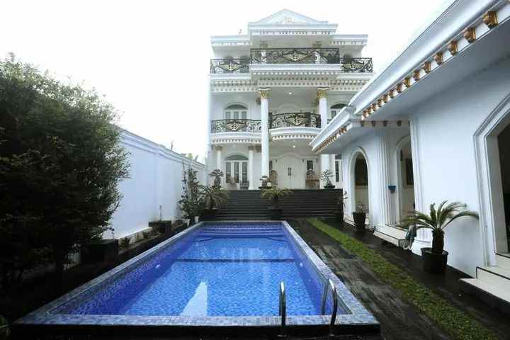 villa lembang bandung mewah