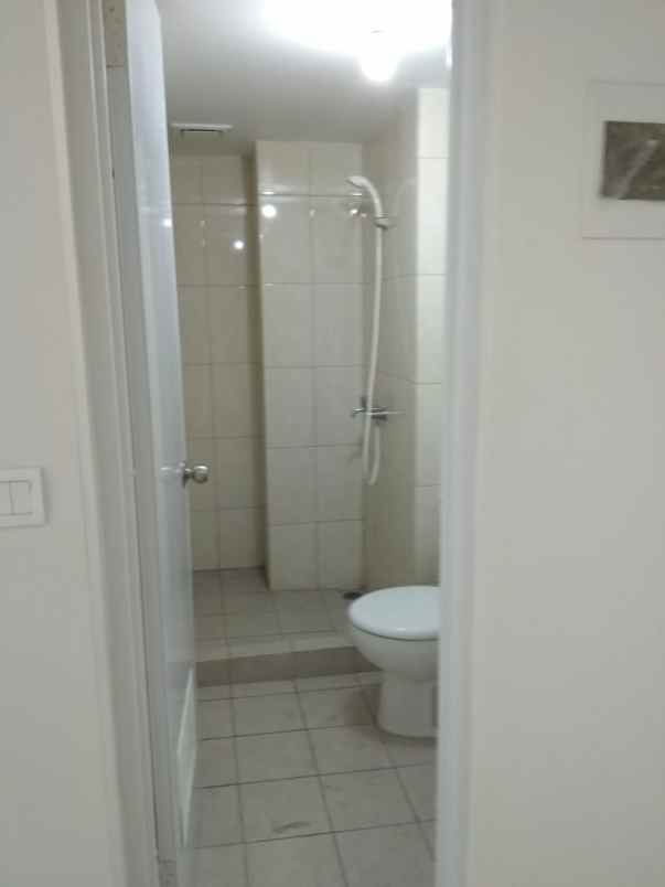 dijual apartemen the springlake tower