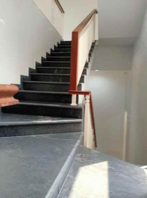 dijual cepat ruko 3 lantai bagus cocok untuk usaha