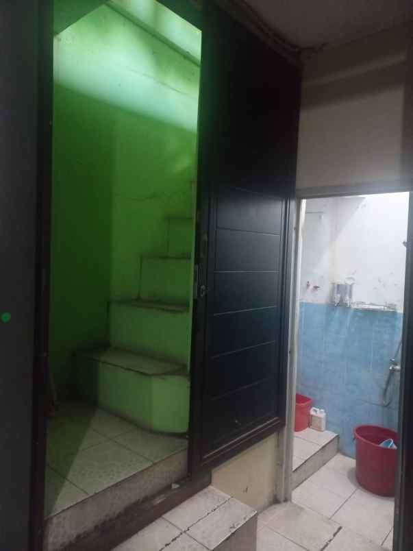 dijual cepat rumah 2 mobil strategis di harapan baru 1