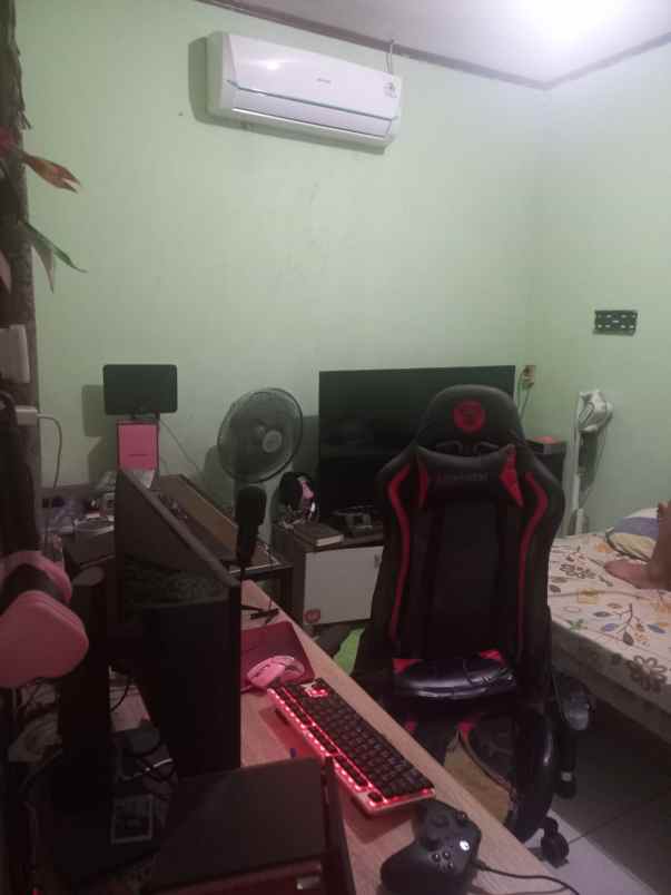 dijual cepat rumah 2 mobil strategis di harapan baru 1