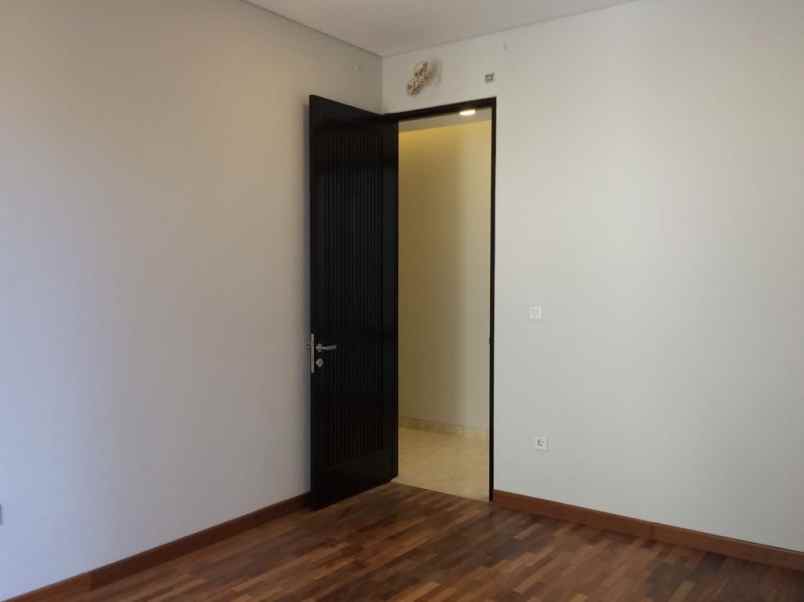 dijual cepat rumah mewah emerald cove gading serpong