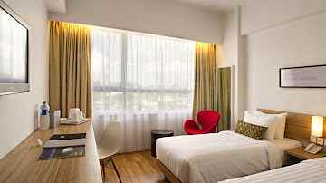 dijual hotel jalan margomulyo