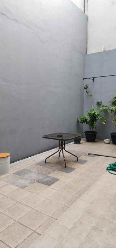dijual kost jl mojoarum mojo kec