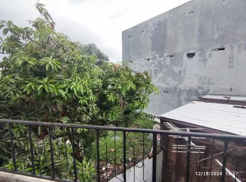 dijual kost jl siwalankerto timur