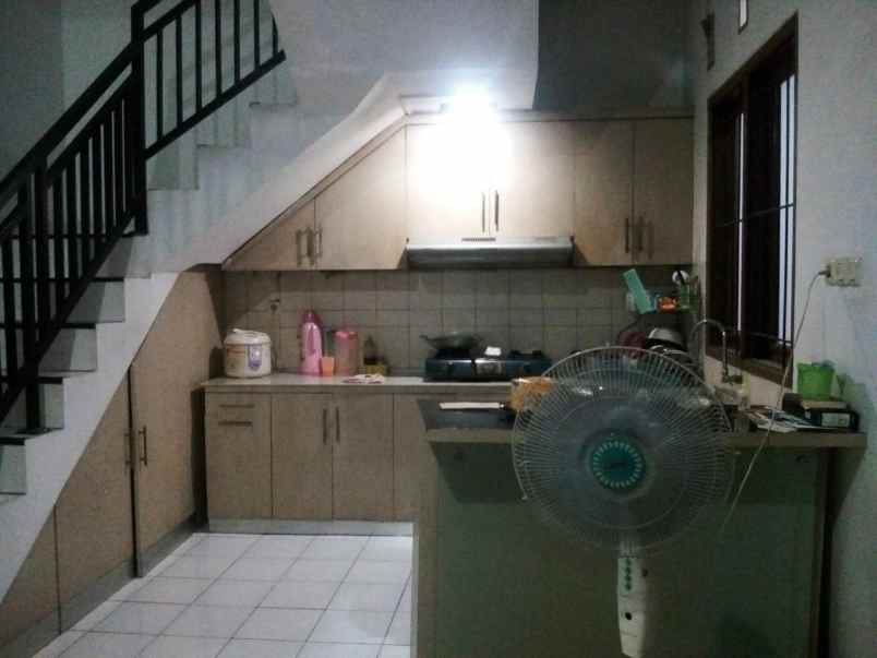 dijual kost kebon jeruk