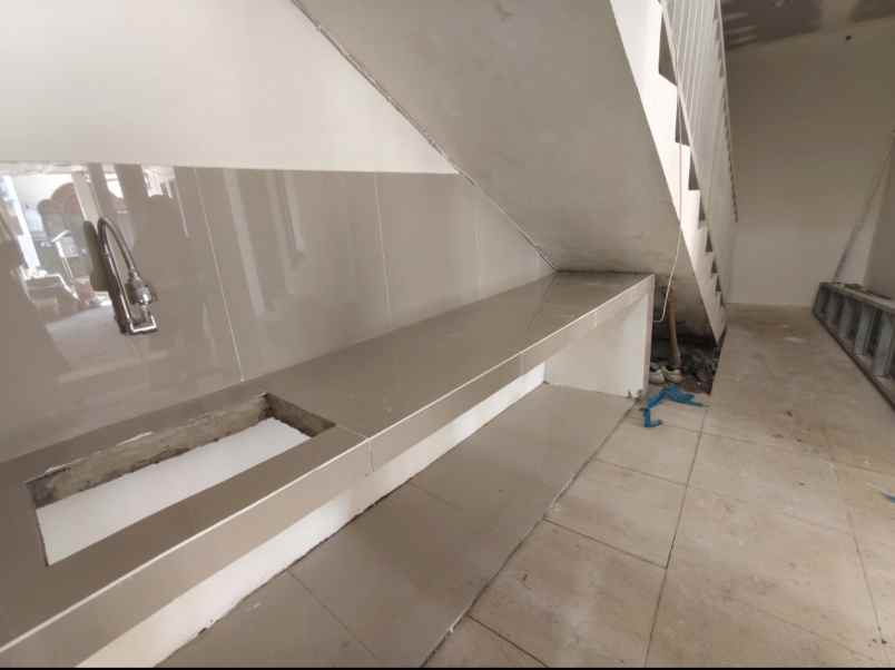 dijual kost rs premiere nginden surabaya