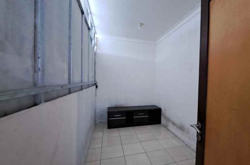 dijual ruko gudang kantor jalan cluster aralia kota