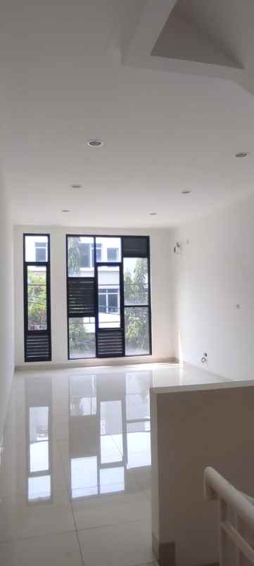 dijual ruko gudang kantor jl aries utama rt 13 rw 3