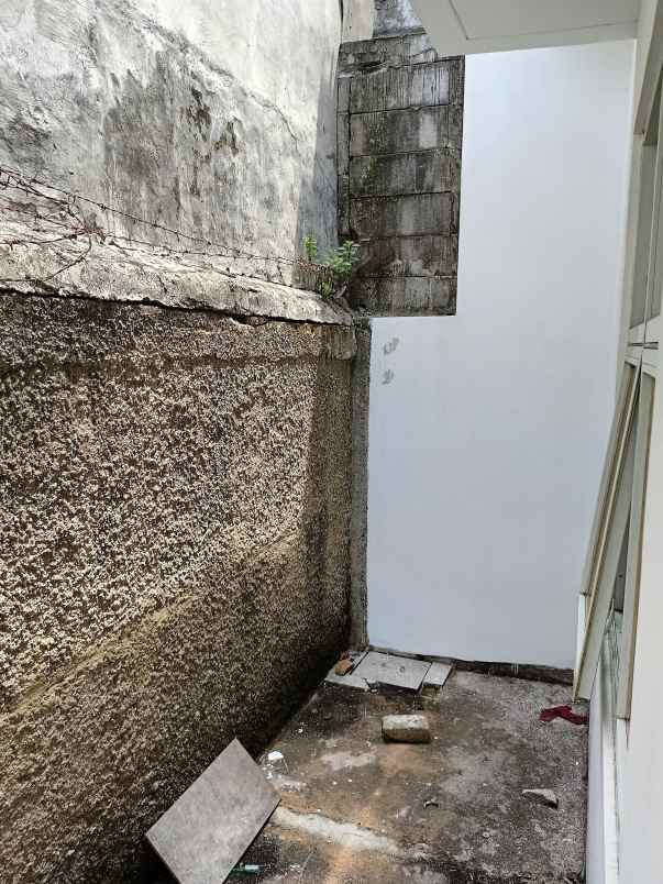 dijual rumah 1 lantai dicakung timur