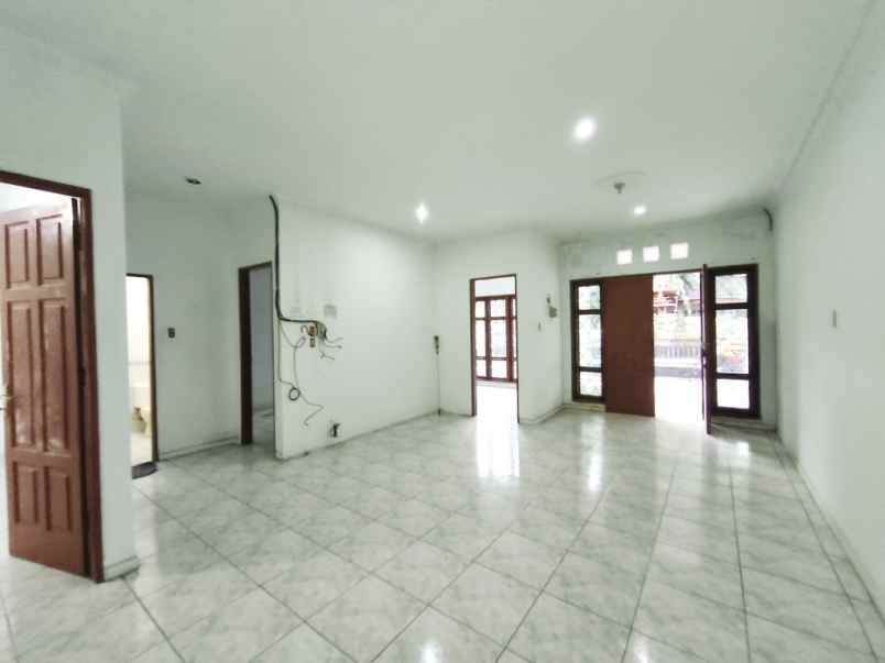 dijual rumah 1 tingkat komplek cemara asri jalan pinus