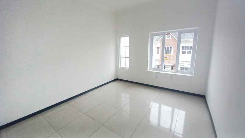 dijual rumah 18 land residence