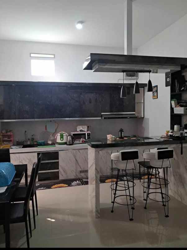 dijual rumah 2 lantai dekat binus malang