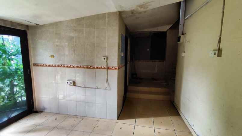 dijual rumah 2 lantai di tengah kota denpasar