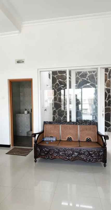 dijual rumah 2 lantai elegan lokasi sawojajar