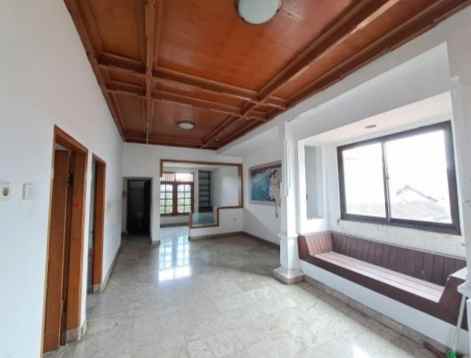 dijual rumah 2 lantai strategis denpasar