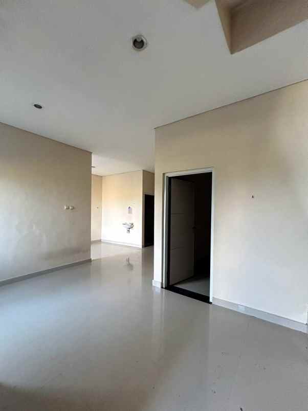 dijual rumah 2 lantai view sawah di cekomaria denpasar