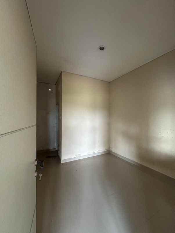 dijual rumah 2 lantai view sawah di cekomaria denpasar