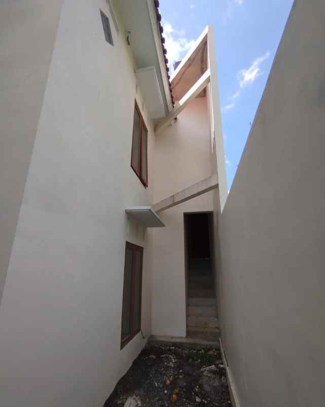 dijual rumah balecatur