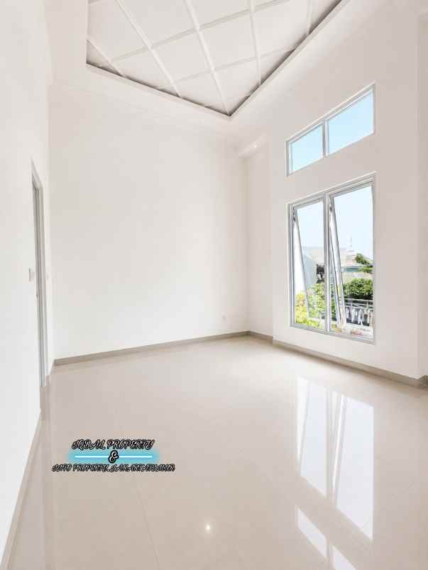 dijual rumah baru design classic modern siap huni