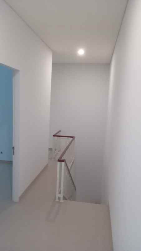 dijual rumah baru di rungkut