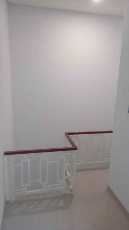 dijual rumah baru di rungkut