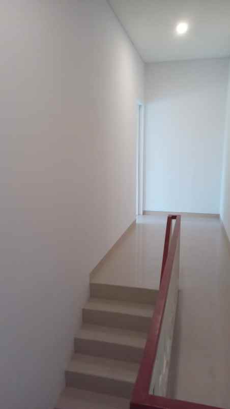 dijual rumah baru di rungkut