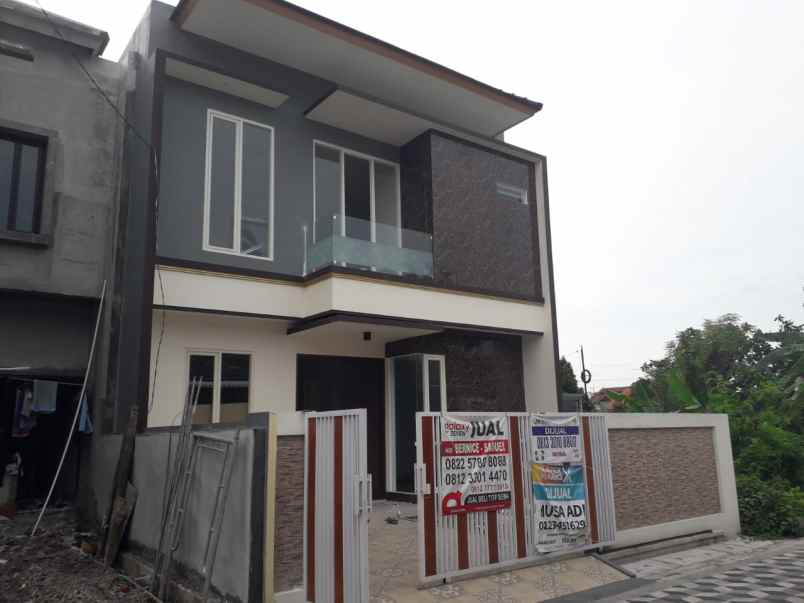 dijual rumah baru di rungkut