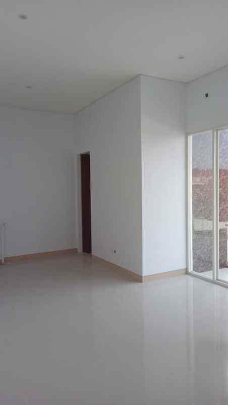 dijual rumah baru di rungkut