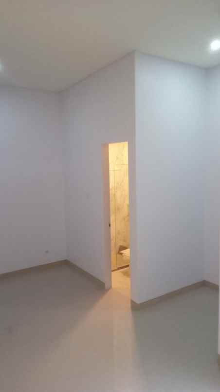 dijual rumah baru di rungkut