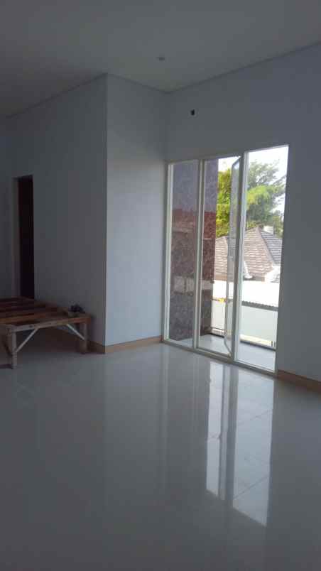 dijual rumah baru di rungkut