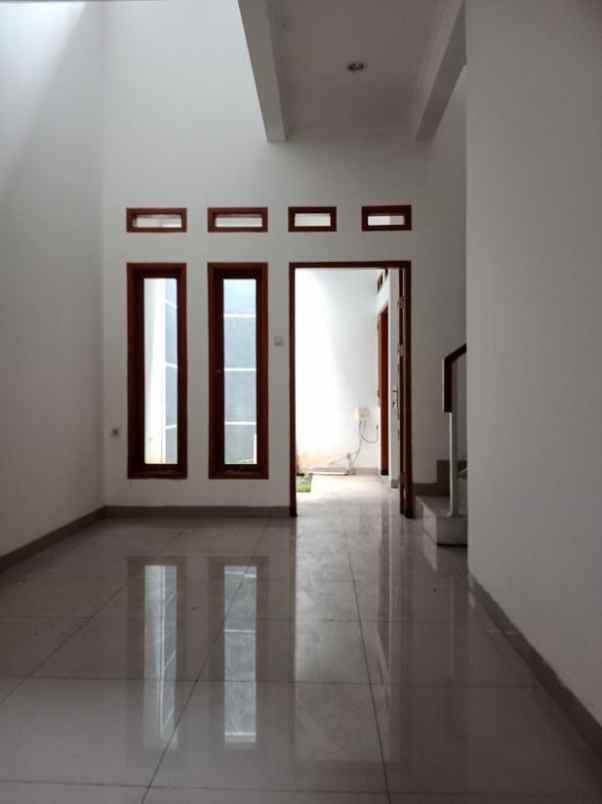 dijual rumah baru jalan suryalaya buah batu bandung