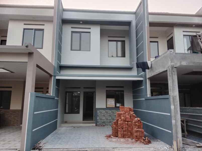 dijual rumah baru jalan suryalaya buah batu bandung