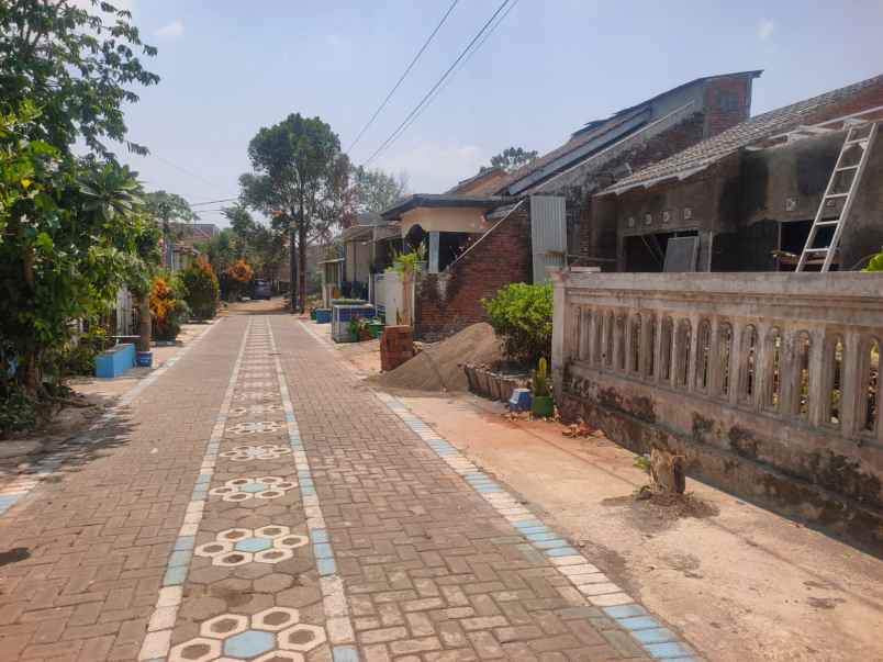 dijual rumah baru lokasi asrikaton malang