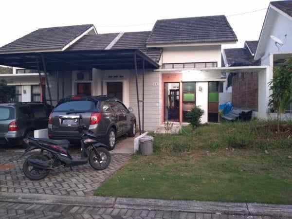 dijual rumah bsb village