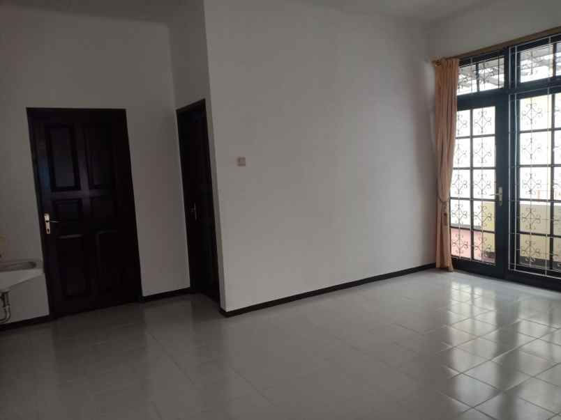 dijual rumah cantik di cipinang indah