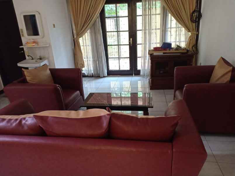 dijual rumah cantik di cipinang indah