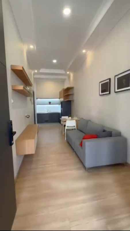 dijual rumah cantik griya asri pakuwon city