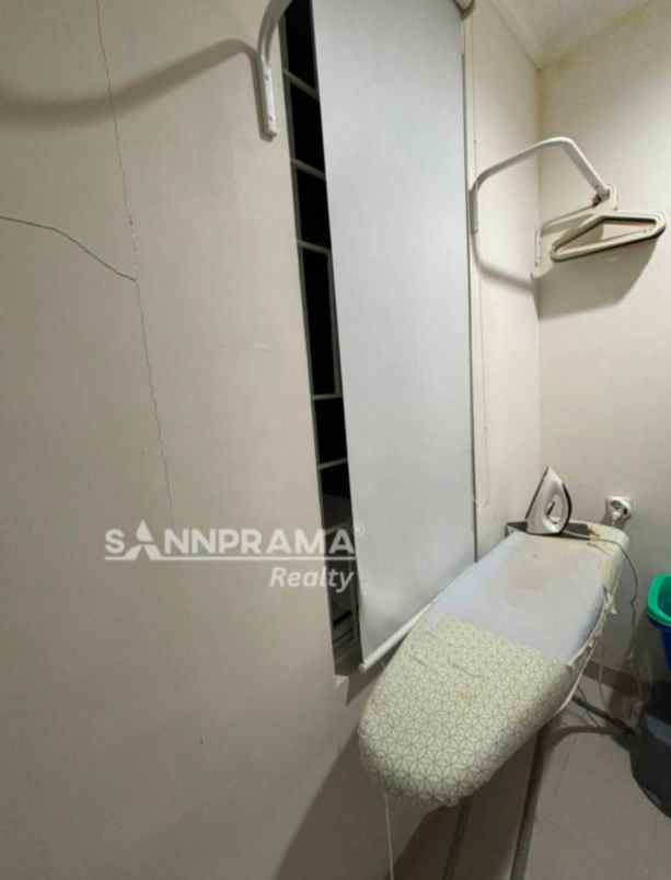 dijual rumah cantik semi furnished siap huni