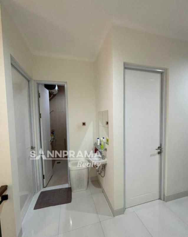 dijual rumah cantik semi furnished siap huni