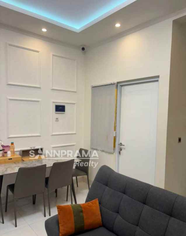 dijual rumah cantik semi furnished siap huni