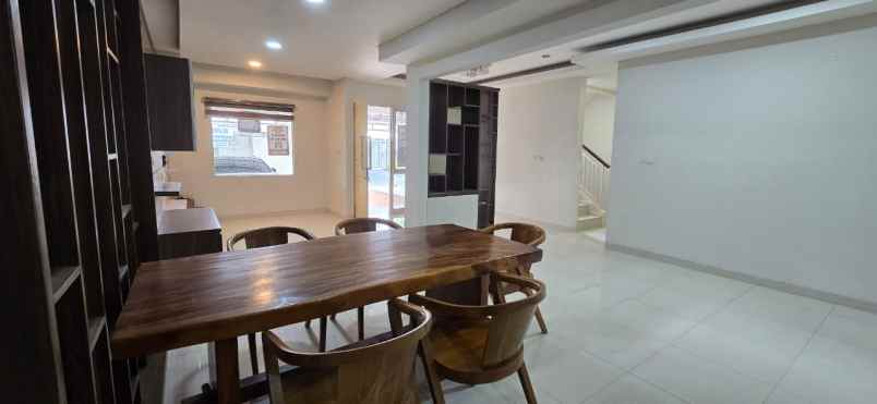 dijual rumah cantik siap huni di serenade lake bsd