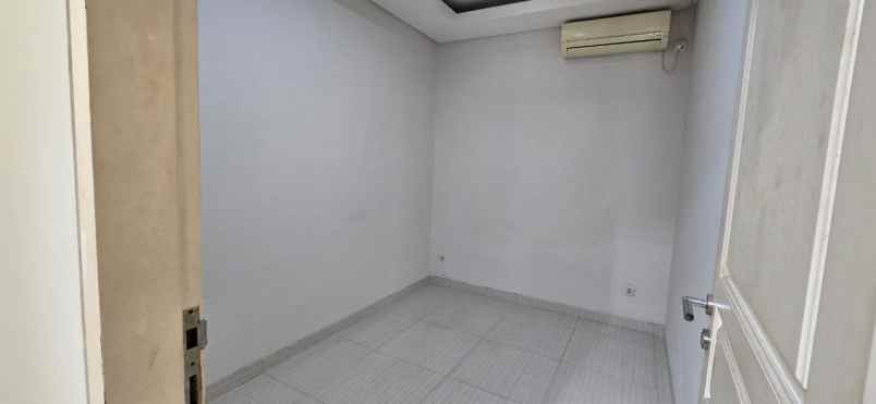 dijual rumah cantik siap huni di serenade lake bsd