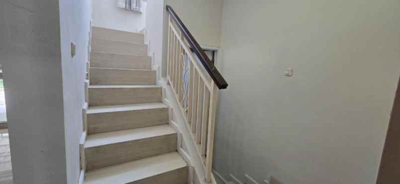 dijual rumah cantik siap huni di serenade lake bsd